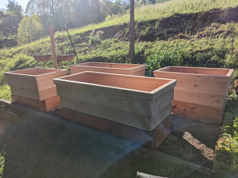 how to build a wood raised garden bed