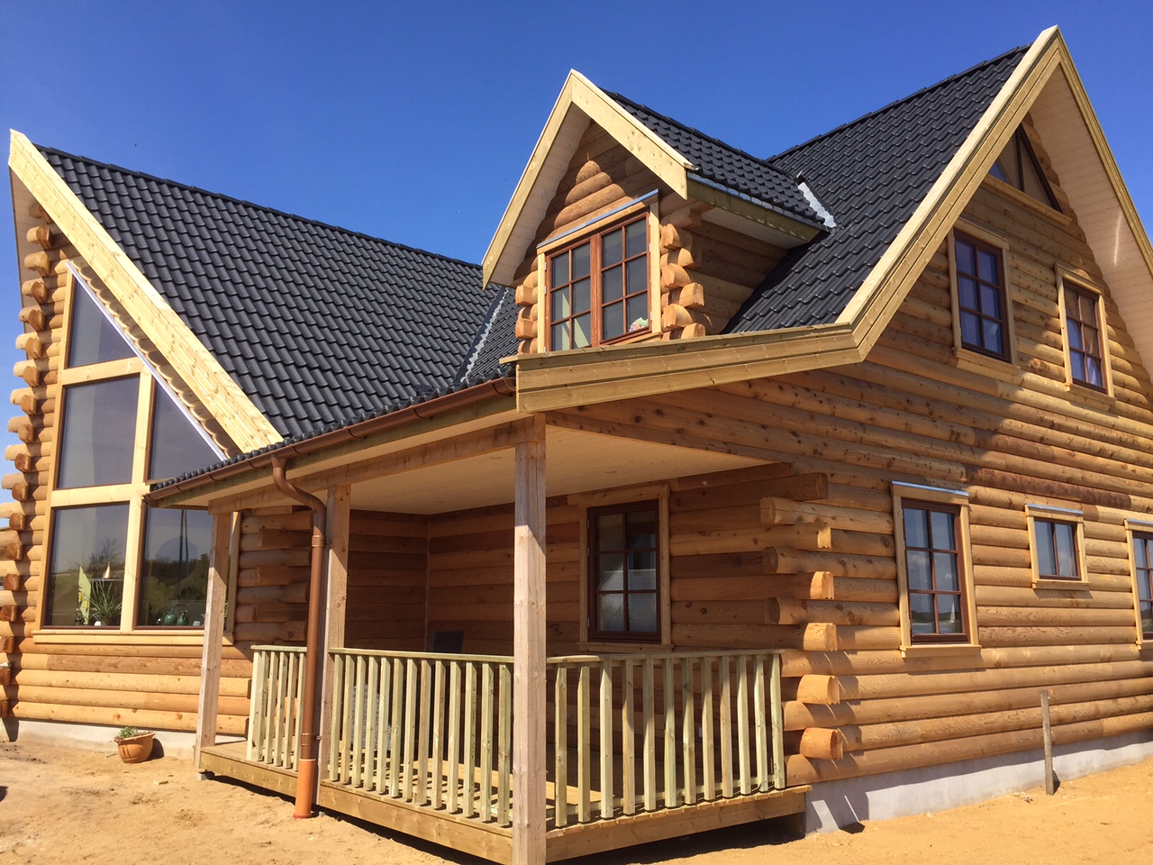 log cabins vs traditional homes